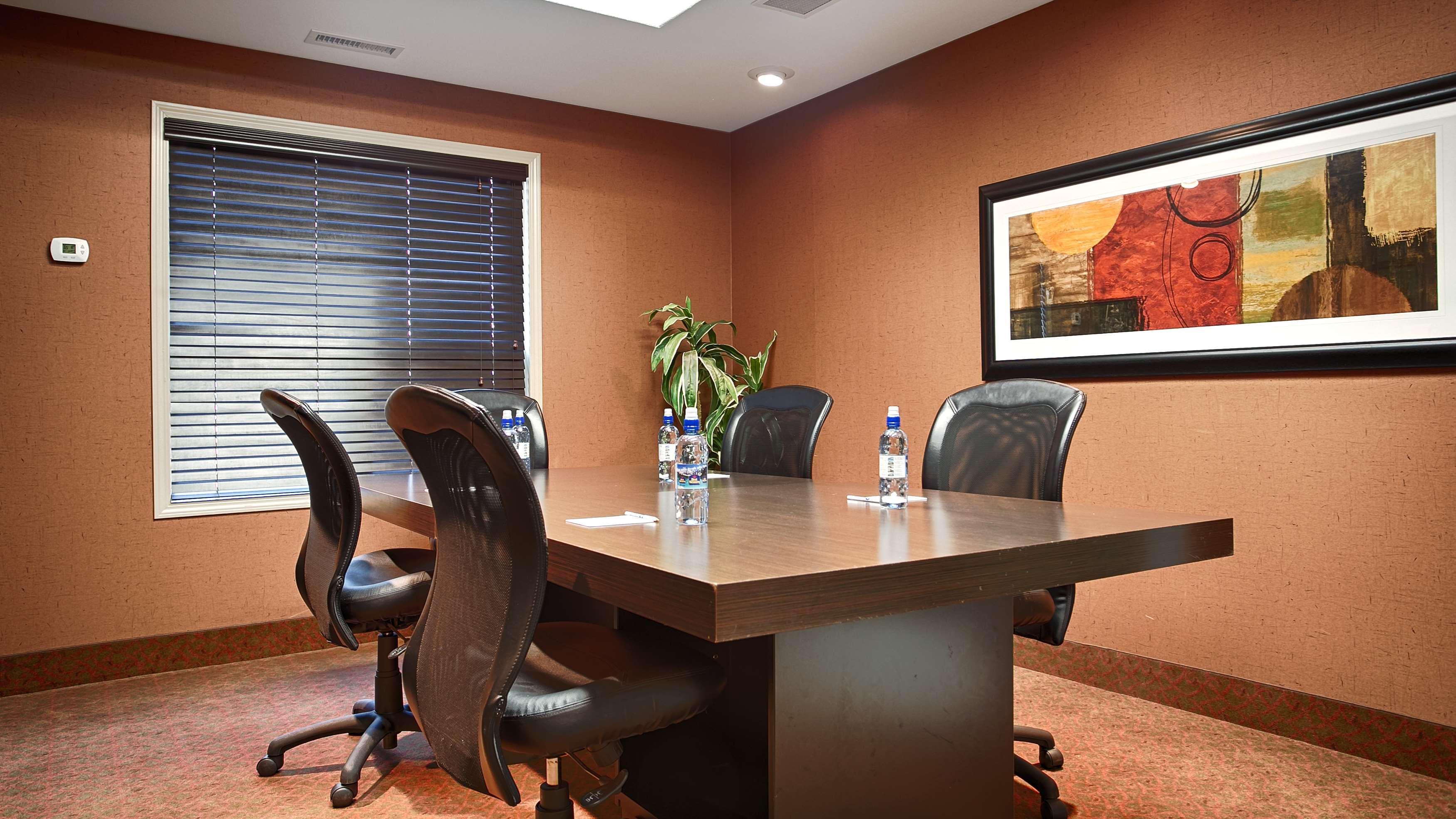 Best Western Wainwright Inn & Suites Ngoại thất bức ảnh