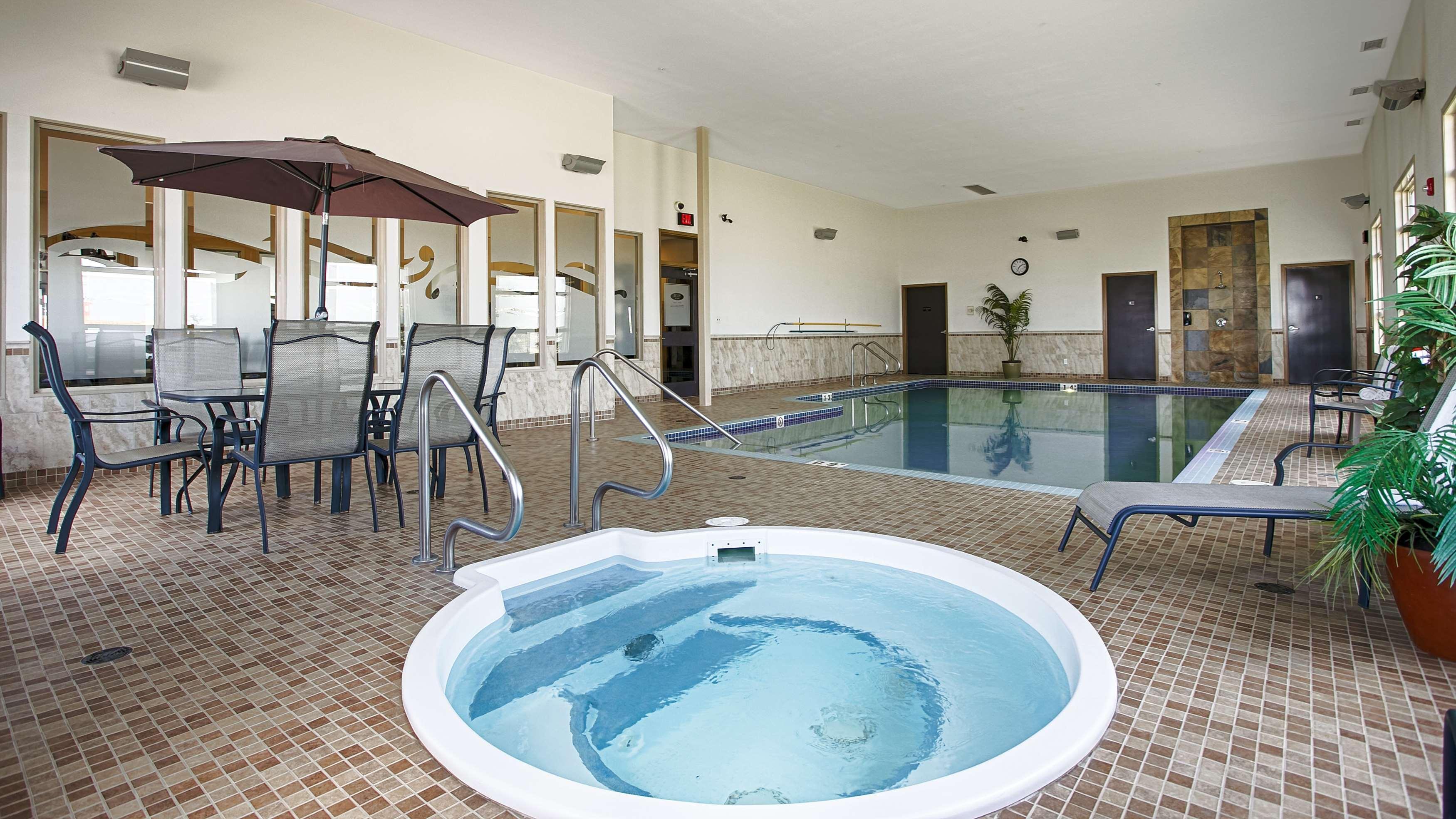 Best Western Wainwright Inn & Suites Ngoại thất bức ảnh