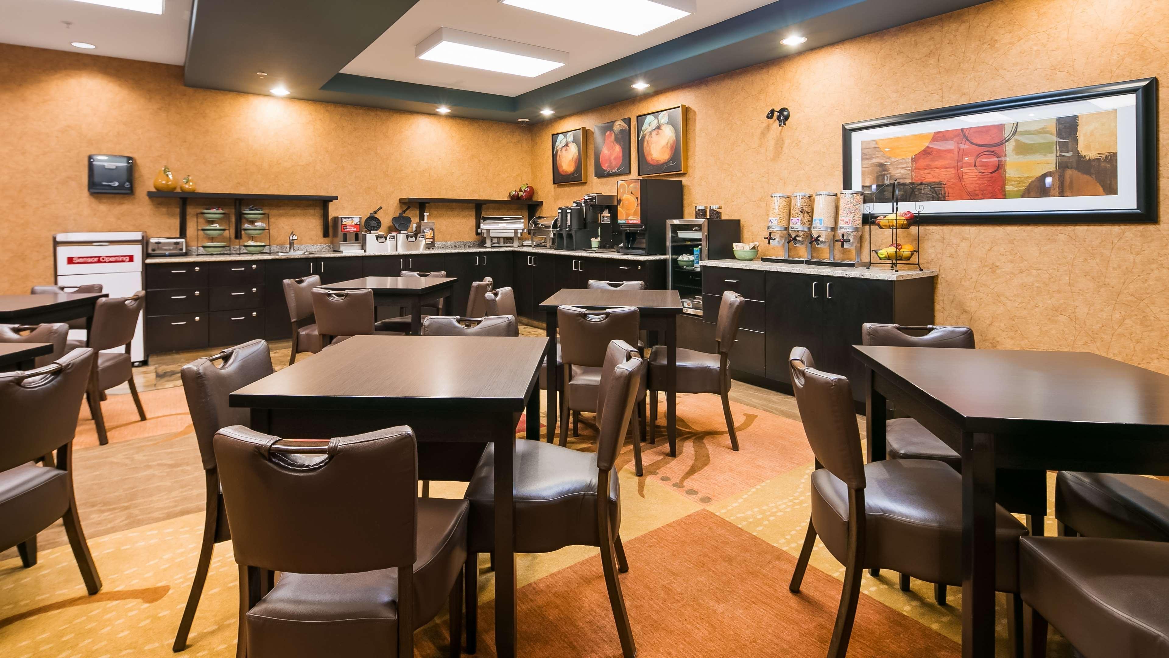 Best Western Wainwright Inn & Suites Ngoại thất bức ảnh