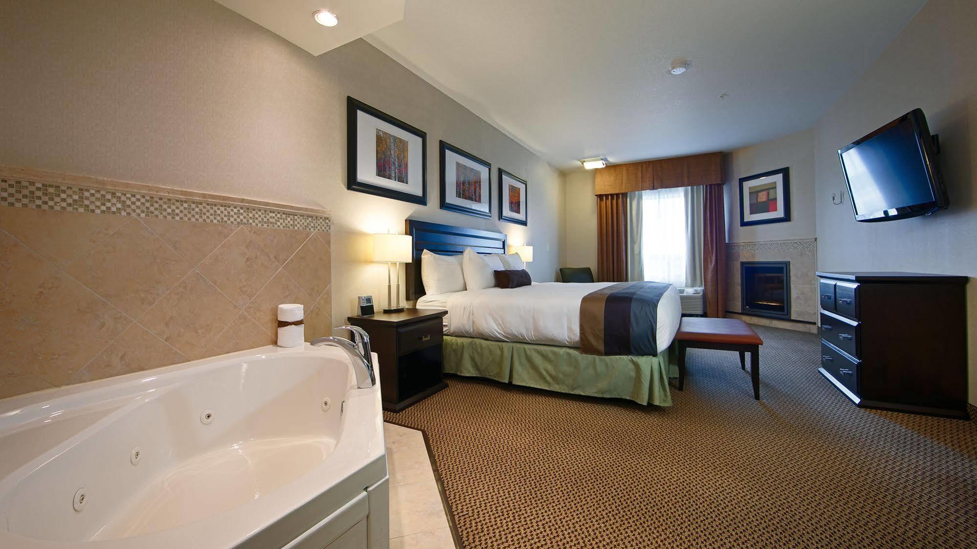 Best Western Wainwright Inn & Suites Ngoại thất bức ảnh